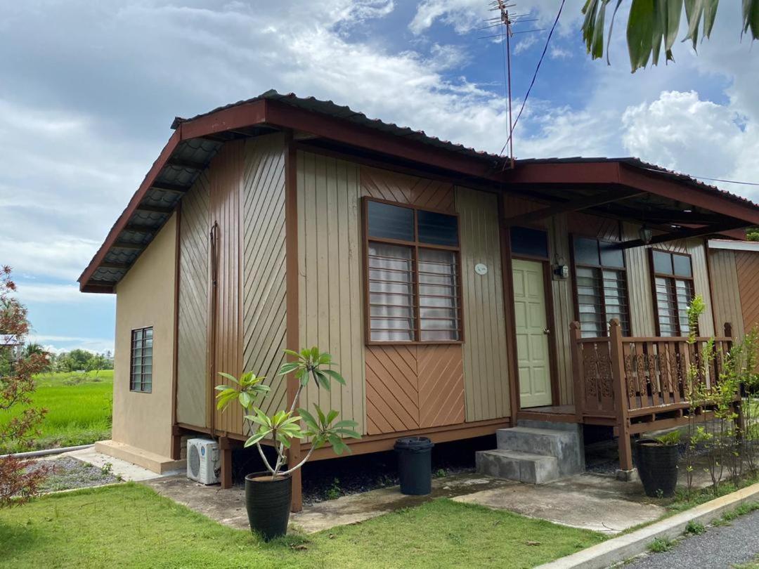 Tamteh Homestay Ayer Hitam Exterior photo