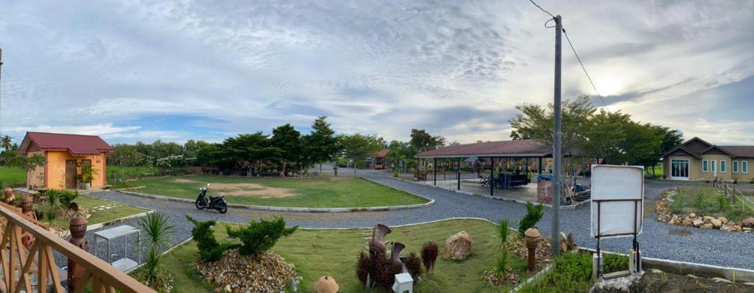 Tamteh Homestay Ayer Hitam Exterior photo
