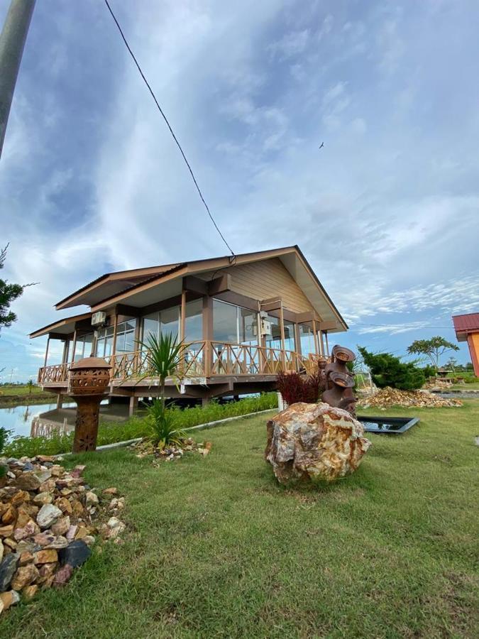 Tamteh Homestay Ayer Hitam Exterior photo