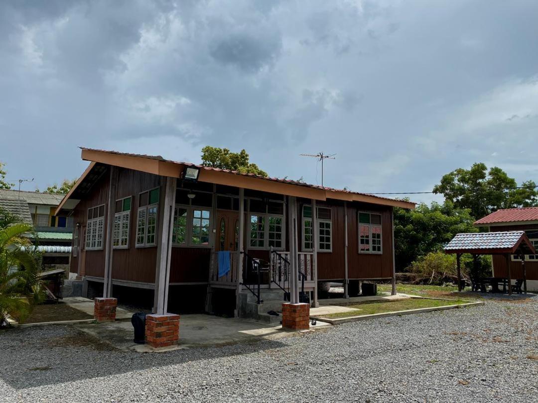 Tamteh Homestay Ayer Hitam Exterior photo