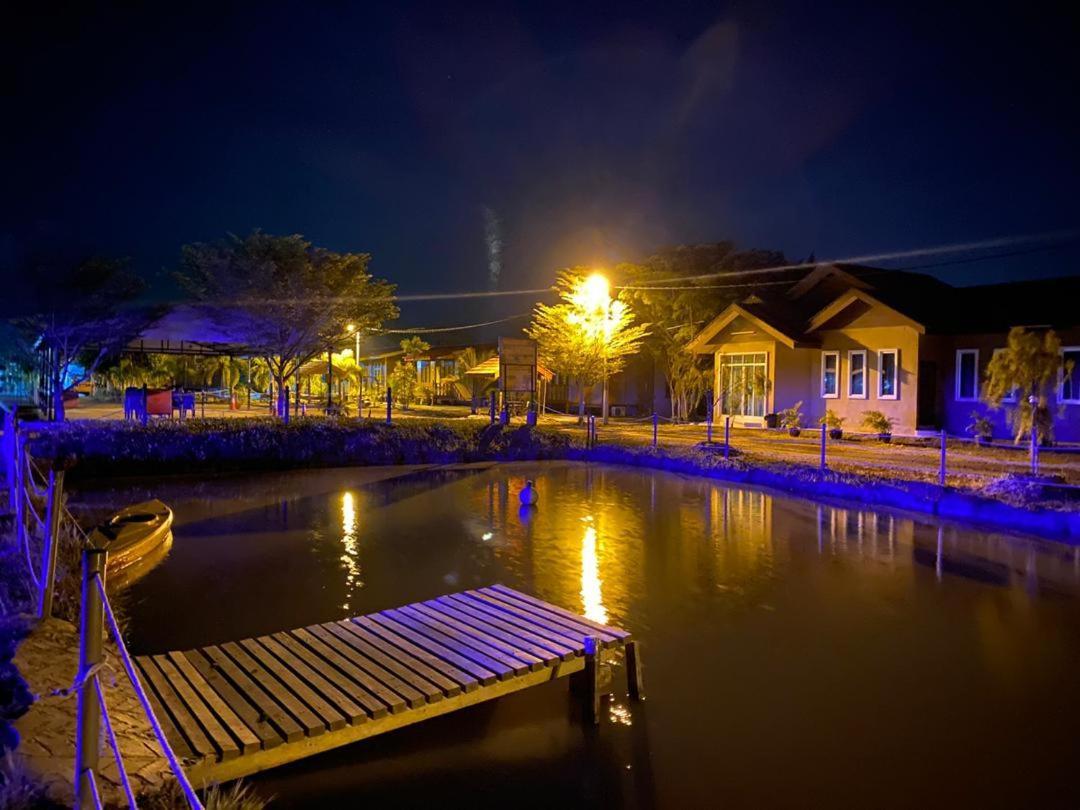 Tamteh Homestay Ayer Hitam Exterior photo