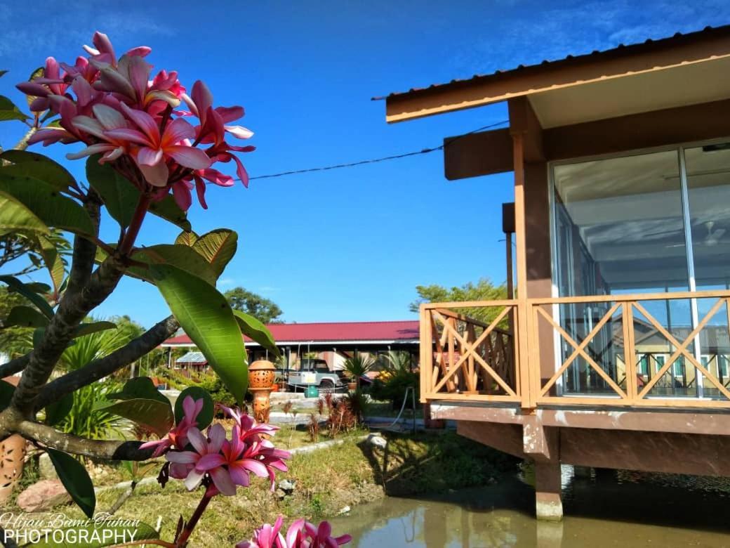 Tamteh Homestay Ayer Hitam Exterior photo