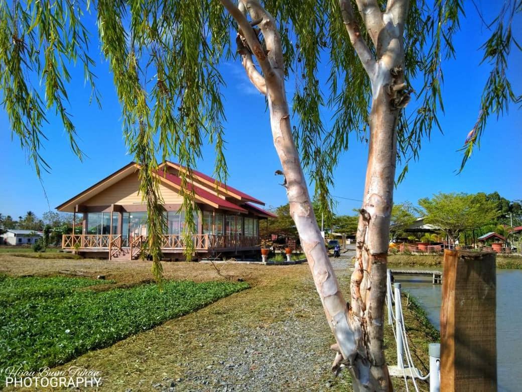 Tamteh Homestay Ayer Hitam Exterior photo