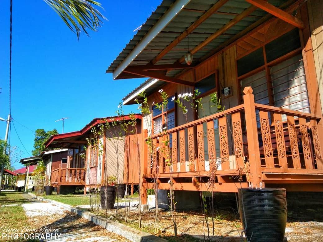 Tamteh Homestay Ayer Hitam Exterior photo