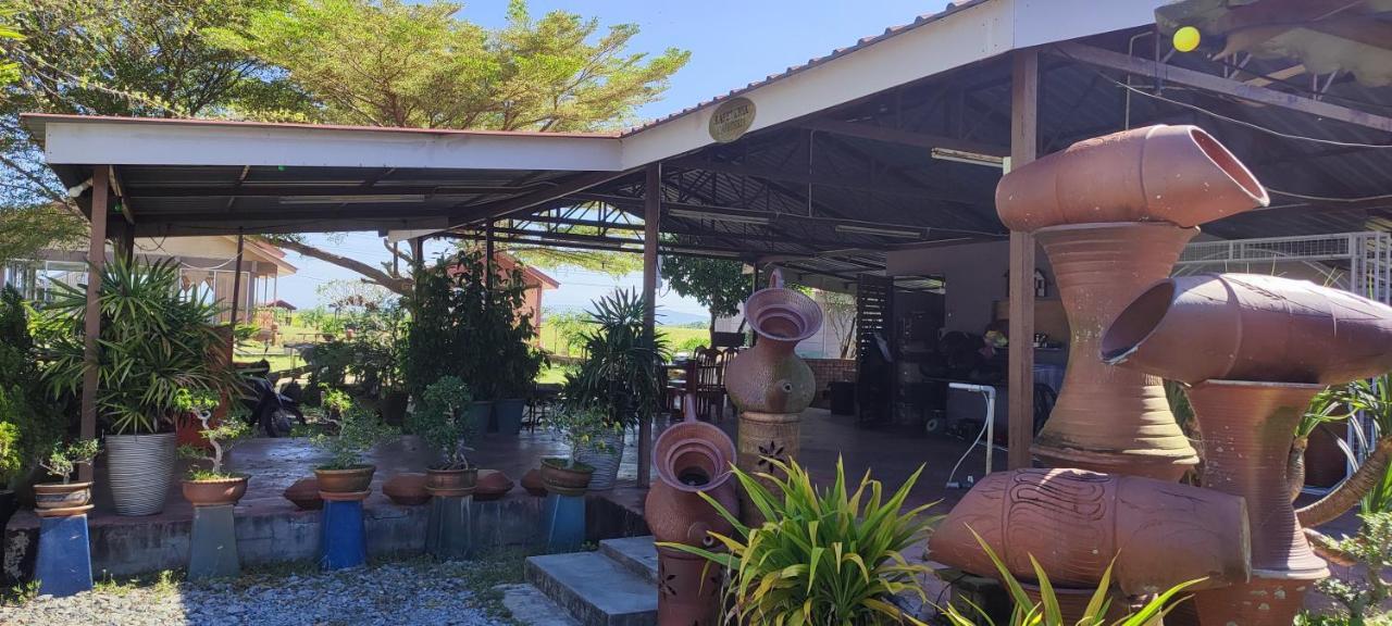 Tamteh Homestay Ayer Hitam Exterior photo