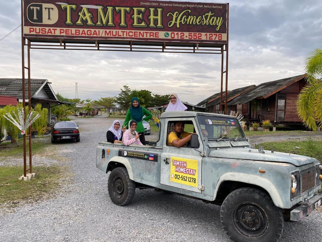 Tamteh Homestay Ayer Hitam Exterior photo
