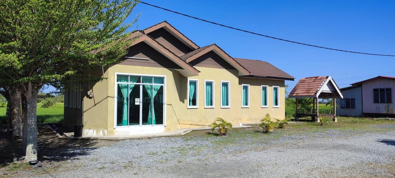 Tamteh Homestay Ayer Hitam Exterior photo