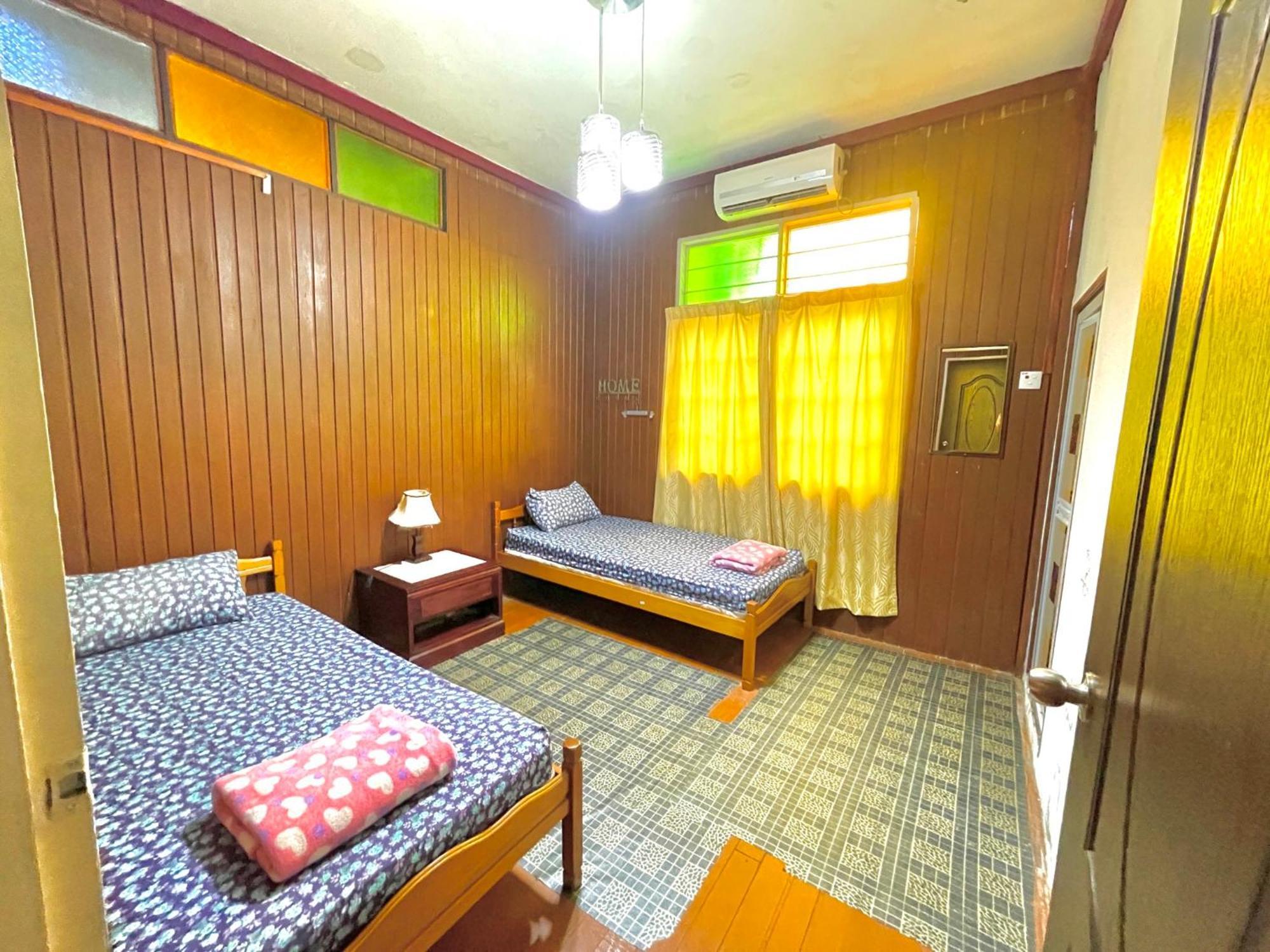 Tamteh Homestay Ayer Hitam Exterior photo
