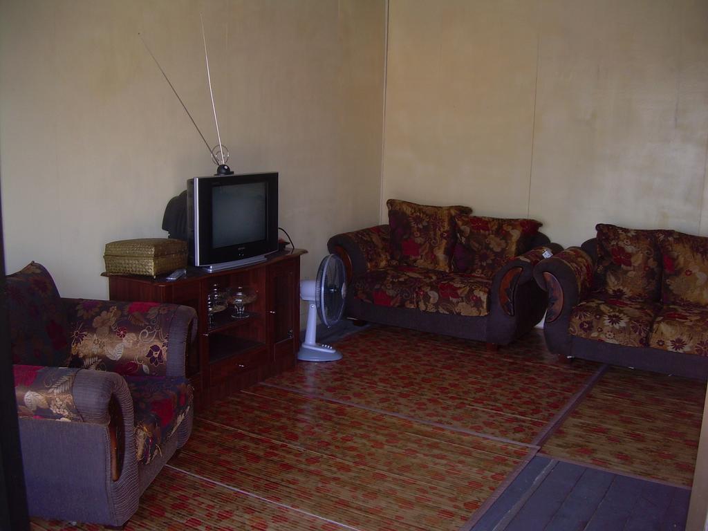 Tamteh Homestay Ayer Hitam Exterior photo